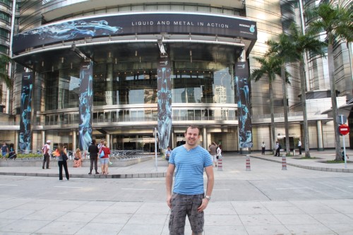 KL Downtown 10 - Ich vorm Eingang der Twin Tower