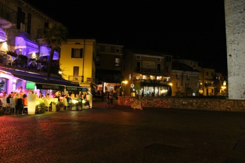 Sirmione 04 - Straßen bei Nacht